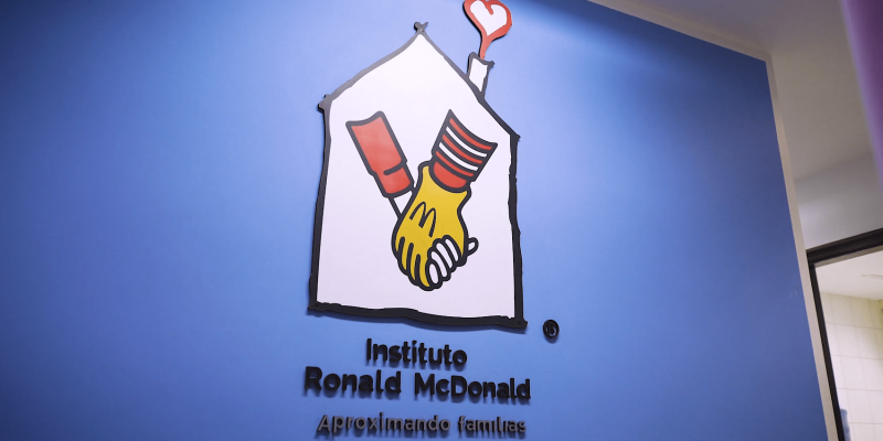 Otimização de Wi-Fi e segurança no Instituto Ronald (RJ): survey, troca de APs e firewall Fortinet garantiram rede estável, protegida e de alta performance.
